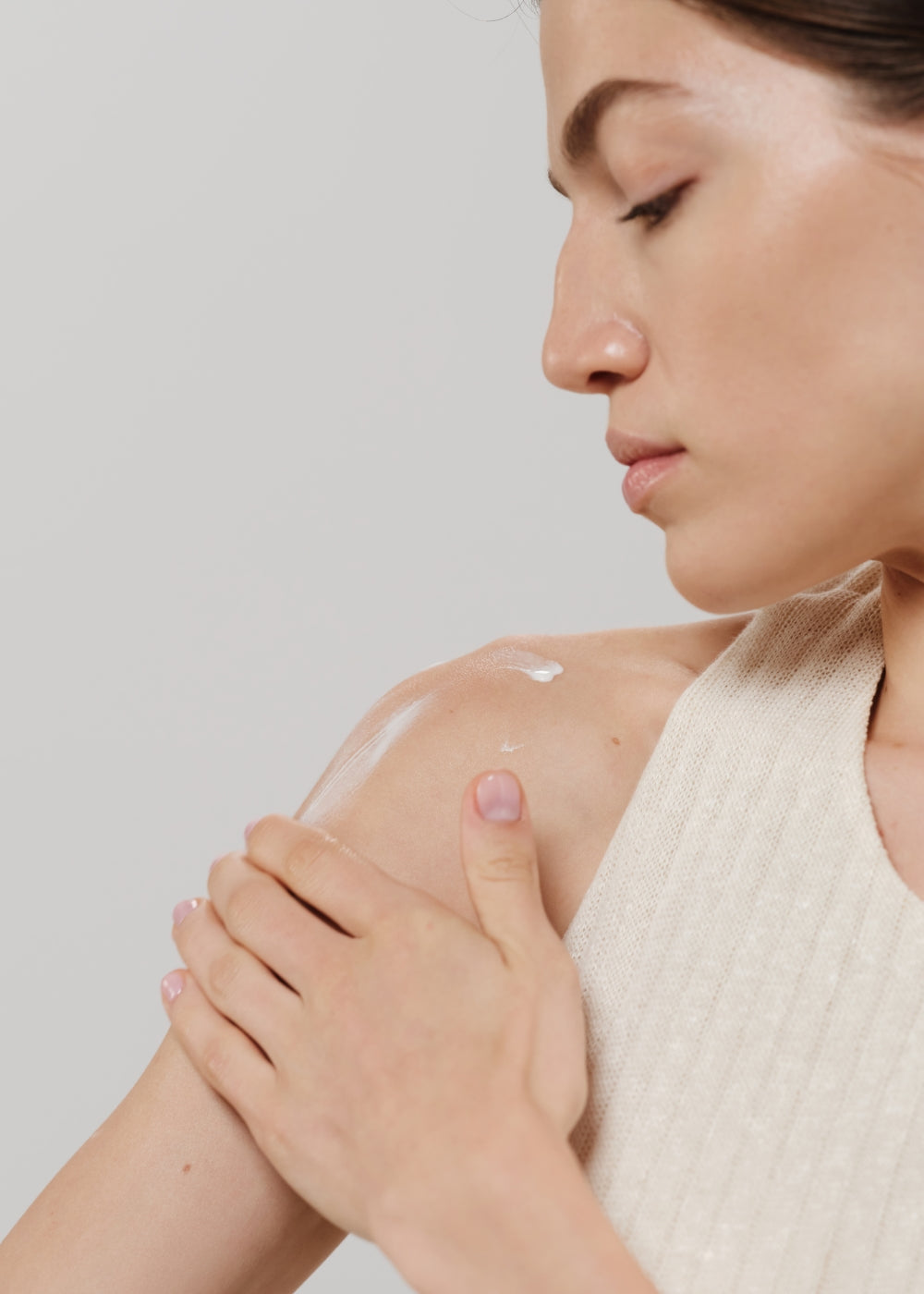 Pasul 2: Ivahidra+ Cremă emolientă pentru corp