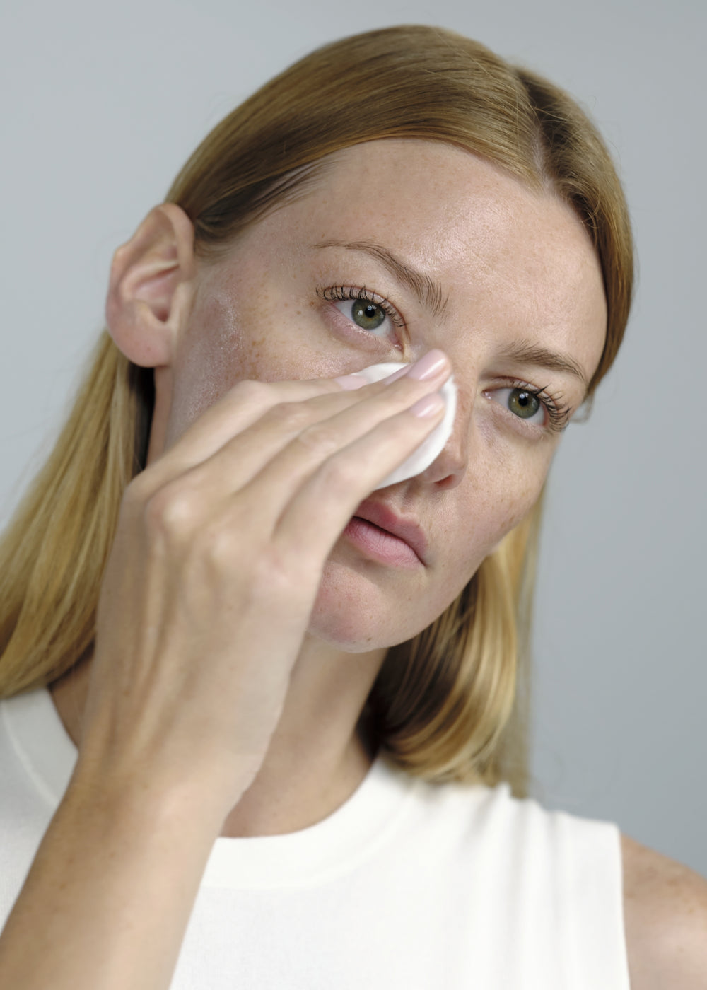 Pasul 1 – Toleriskin Fluid demachiant și de curățare