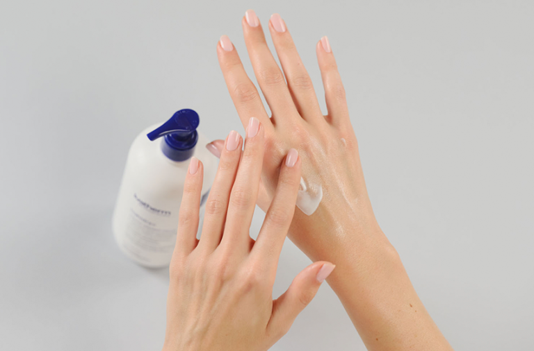 Ingrijirea mainilor factori care usuca pielea si metode de preventie