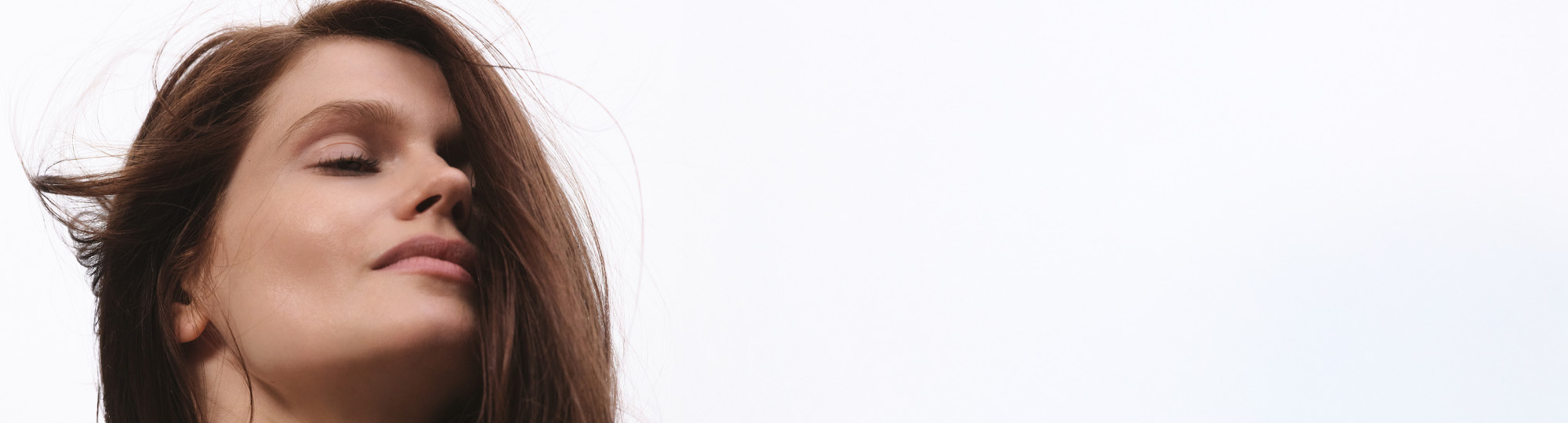 Ce este căderea părului (alopecia): cauze, tipuri, soluții